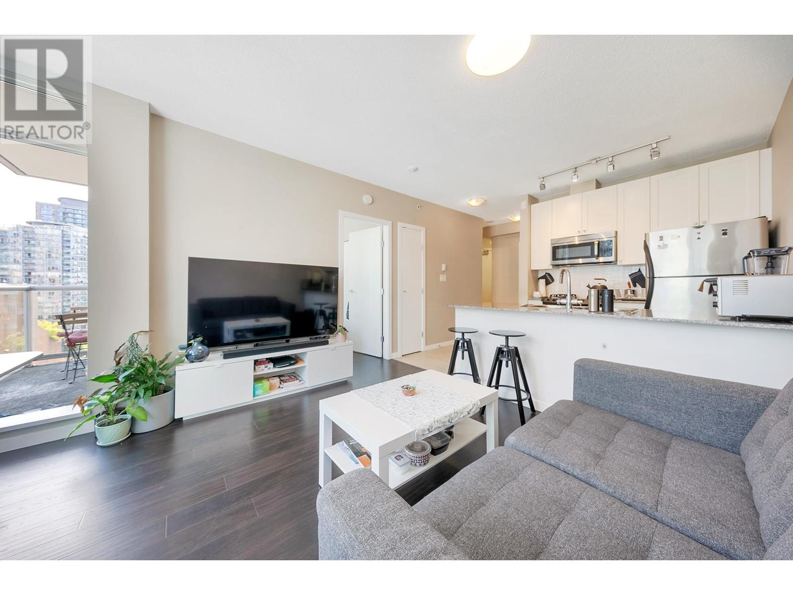 Listing Picture 10 of 21 : 904 480 ROBSON STREET, Vancouver / 溫哥華 - 魯藝地產 Yvonne Lu Group - MLS Medallion Club Member