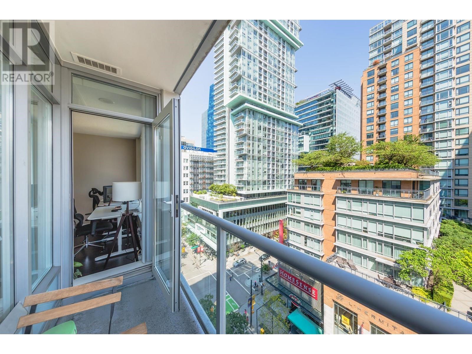 Listing Picture 12 of 21 : 904 480 ROBSON STREET, Vancouver / 溫哥華 - 魯藝地產 Yvonne Lu Group - MLS Medallion Club Member