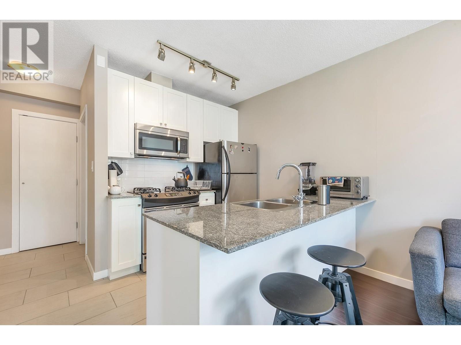 Listing Picture 2 of 21 : 904 480 ROBSON STREET, Vancouver / 溫哥華 - 魯藝地產 Yvonne Lu Group - MLS Medallion Club Member