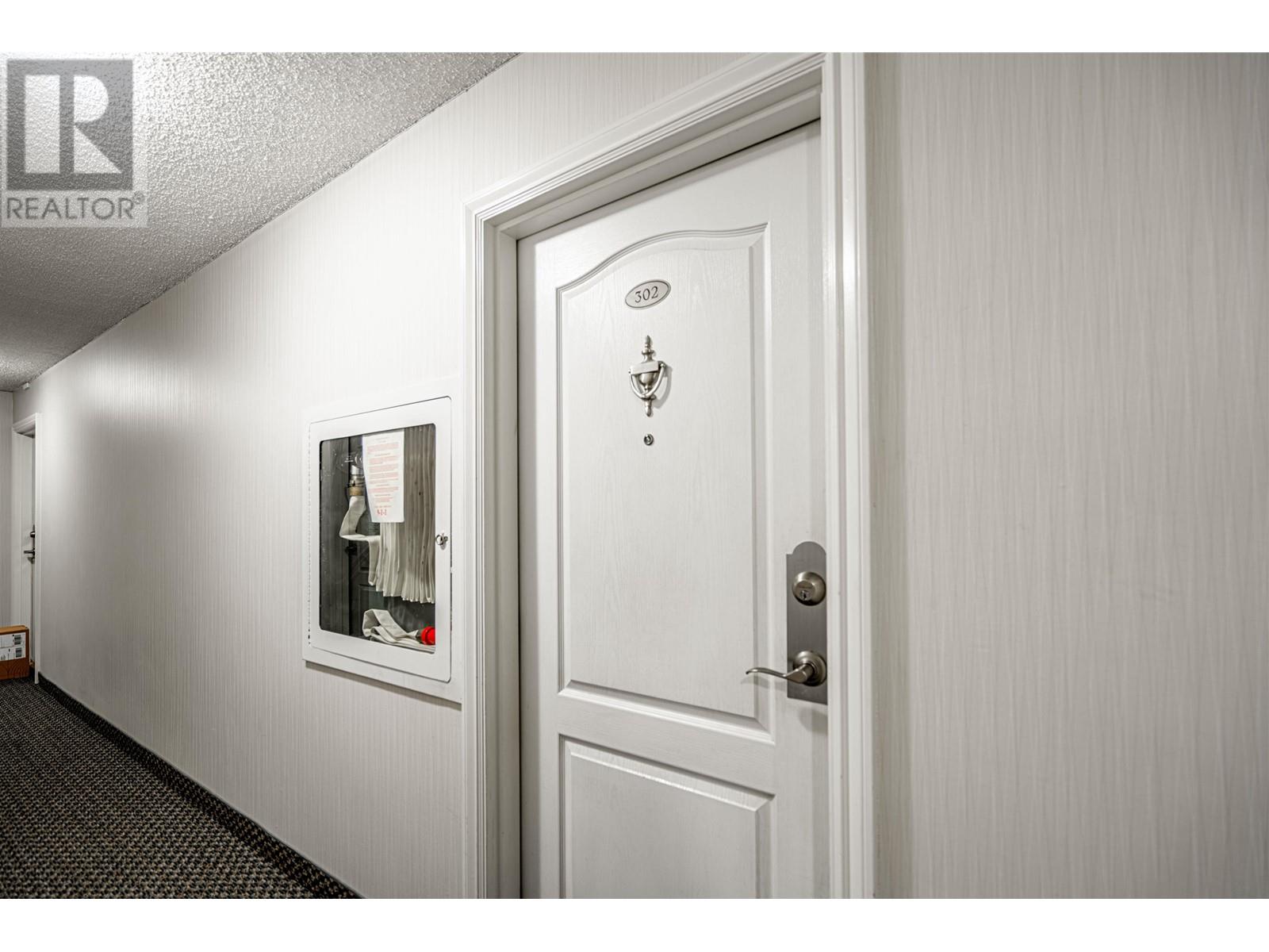 302 2016 Fullerton Avenue, North Vancouver, British Columbia  V7P 3E6 - Photo 2 - R2935595