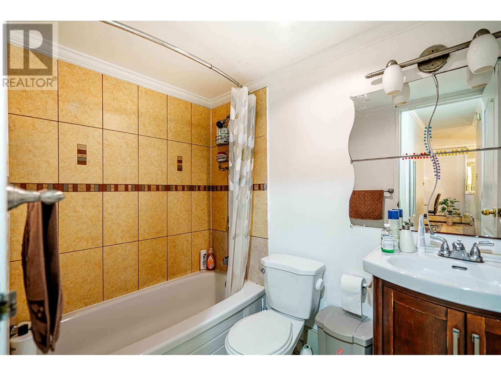 302 2016 Fullerton Avenue, North Vancouver, British Columbia  V7P 3E6 - Photo 4 - R2935595
