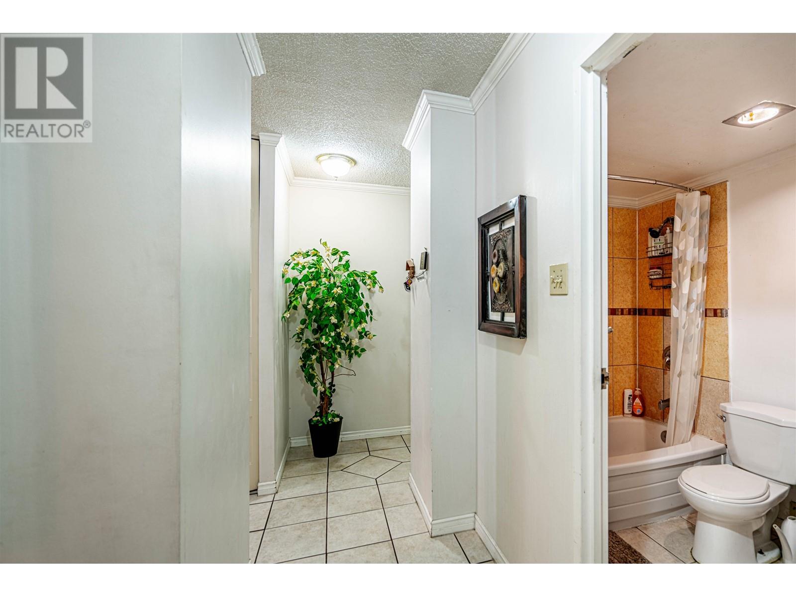 302 2016 Fullerton Avenue, North Vancouver, British Columbia  V7P 3E6 - Photo 5 - R2935595