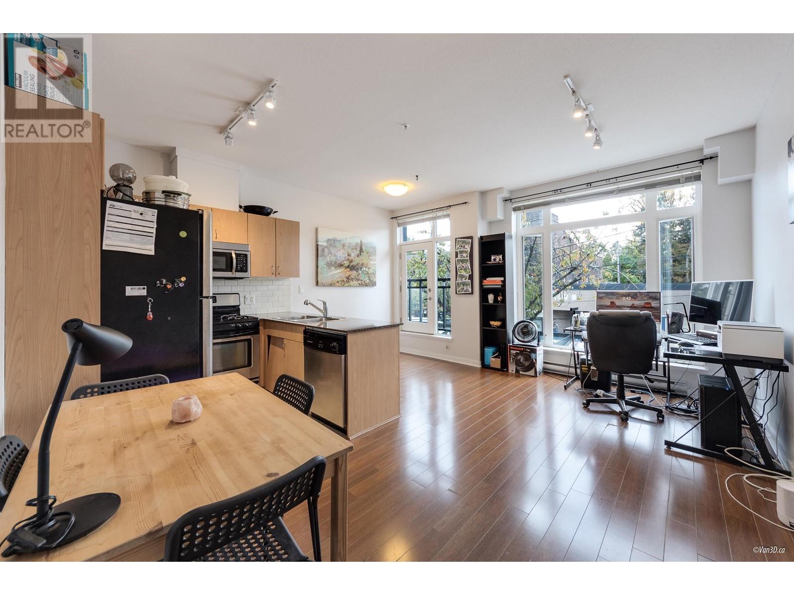 Listing Picture 4 of 13 : 202 4479 W 10TH AVENUE, Vancouver / 溫哥華 - 魯藝地產 Yvonne Lu Group - MLS Medallion Club Member
