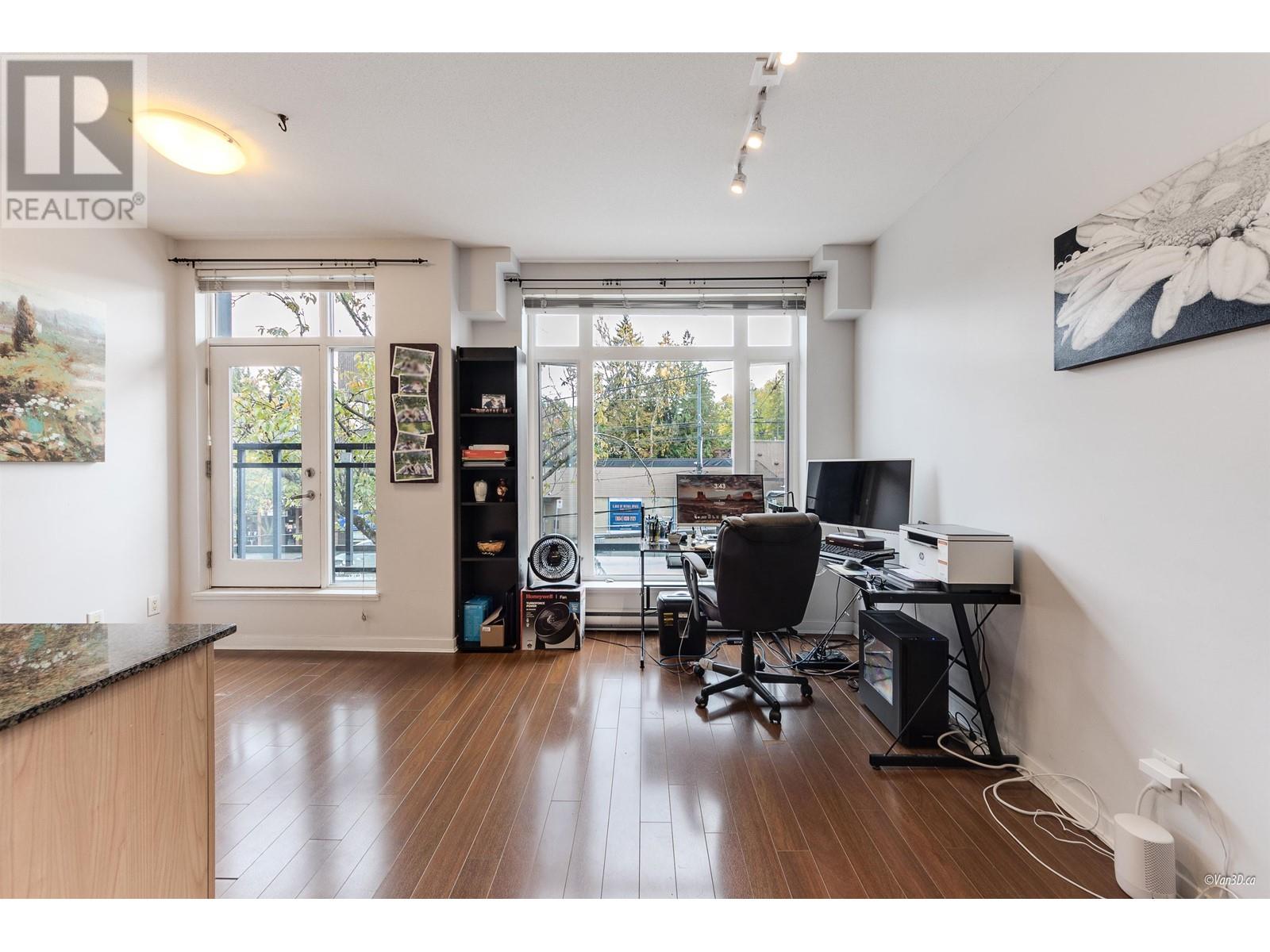 Listing Picture 5 of 13 : 202 4479 W 10TH AVENUE, Vancouver / 溫哥華 - 魯藝地產 Yvonne Lu Group - MLS Medallion Club Member