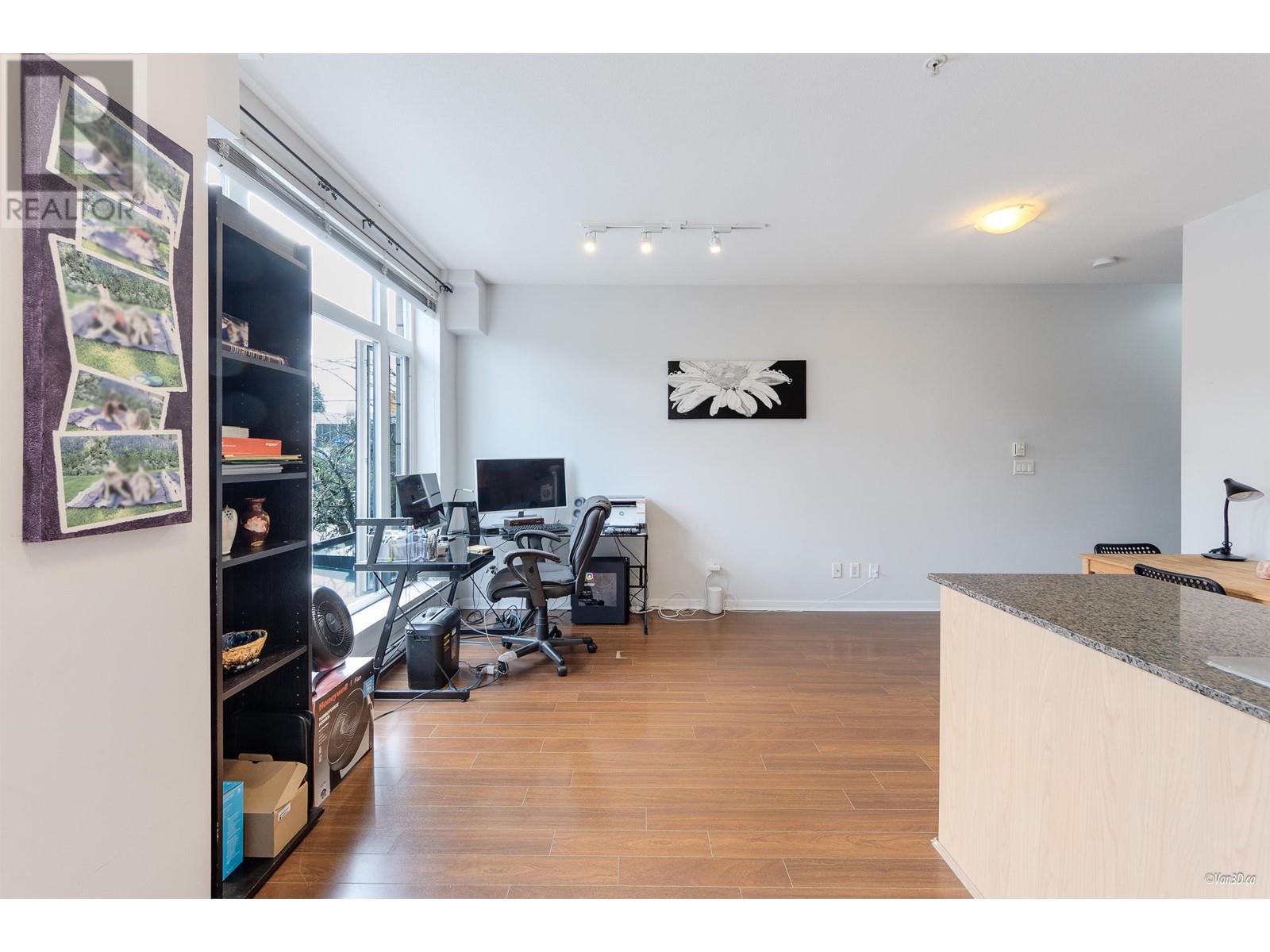 Listing Picture 8 of 13 : 202 4479 W 10TH AVENUE, Vancouver / 溫哥華 - 魯藝地產 Yvonne Lu Group - MLS Medallion Club Member