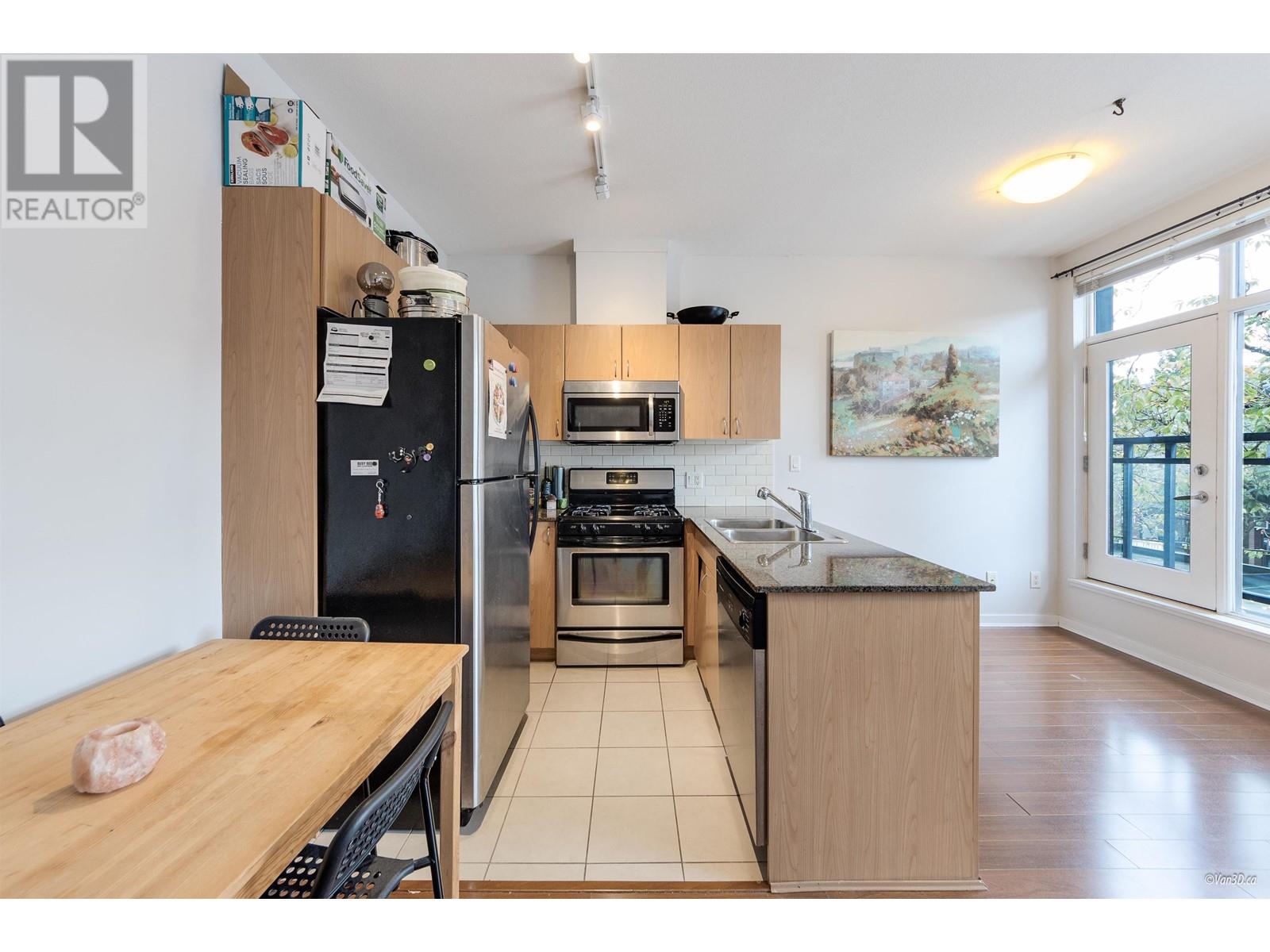 Listing Picture 9 of 13 : 202 4479 W 10TH AVENUE, Vancouver / 溫哥華 - 魯藝地產 Yvonne Lu Group - MLS Medallion Club Member