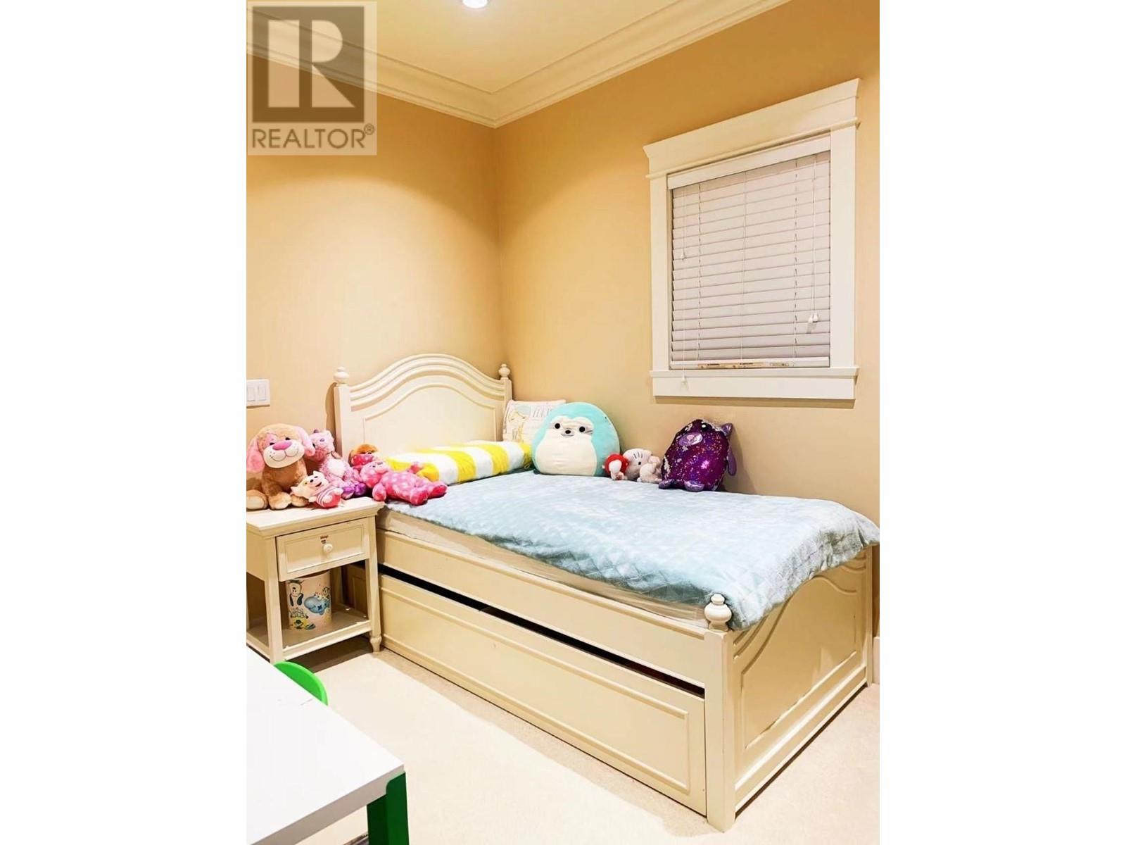 Listing Picture 9 of 15 : 8180 LUNDY ROAD, Richmond / 烈治文 - 魯藝地產 Yvonne Lu Group - MLS Medallion Club Member