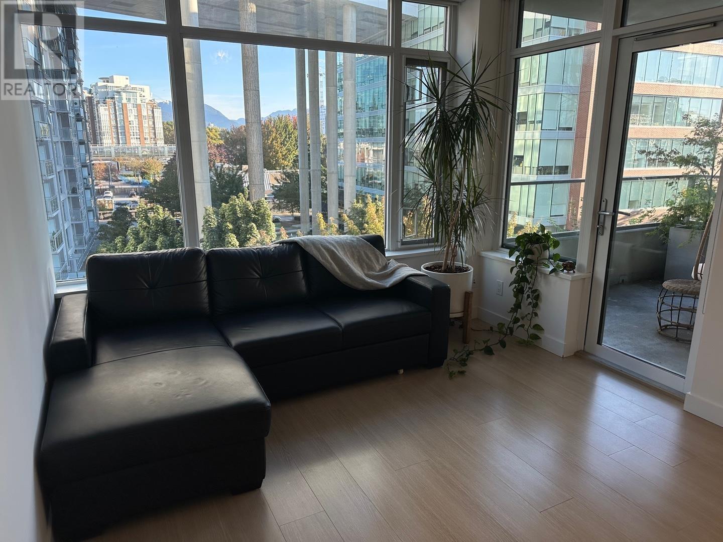 Listing Picture 6 of 20 : 607 110 SWITCHMEN STREET, Vancouver / 溫哥華 - 魯藝地產 Yvonne Lu Group - MLS Medallion Club Member