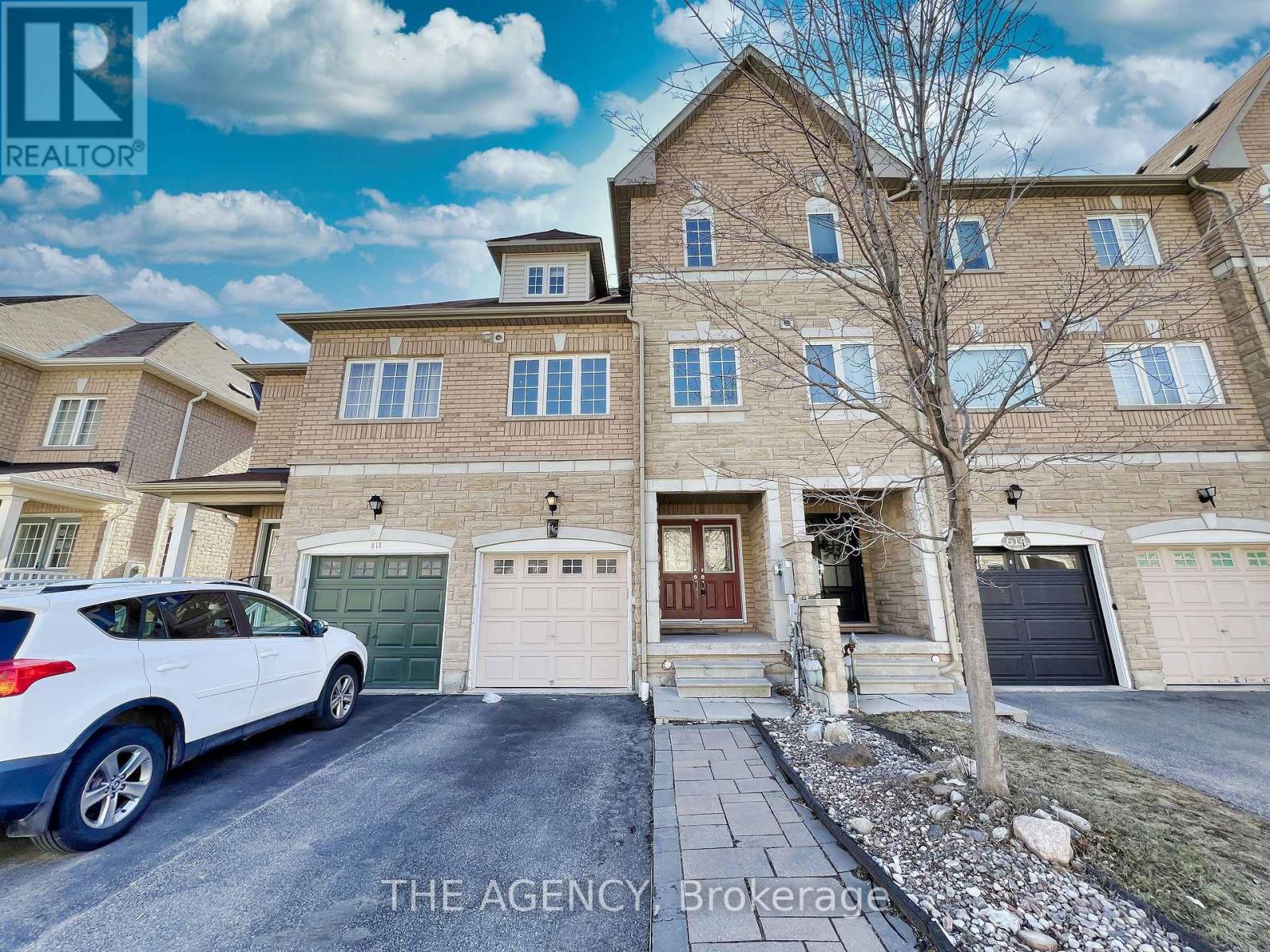 616 Candlestick Circle, Mississauga (Hurontario), Ontario  L4Z 0B4 - Photo 2 - W9396127