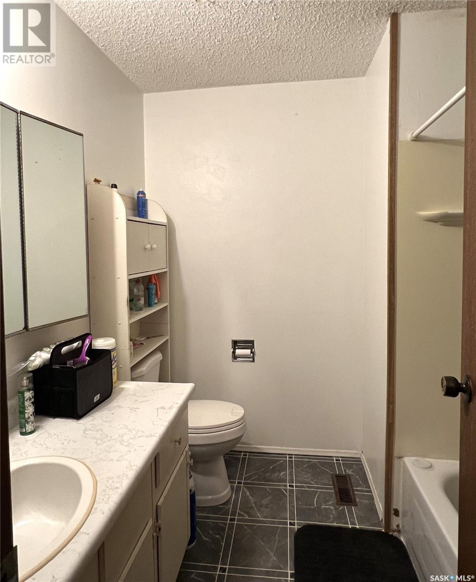 904 Railway Avenue, Loon Lake, Saskatchewan  S0M 1L0 - Photo 19 - SK986001