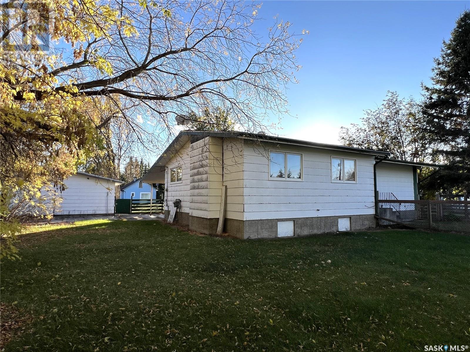 904 Railway Avenue, Loon Lake, Saskatchewan  S0M 1L0 - Photo 31 - SK986001