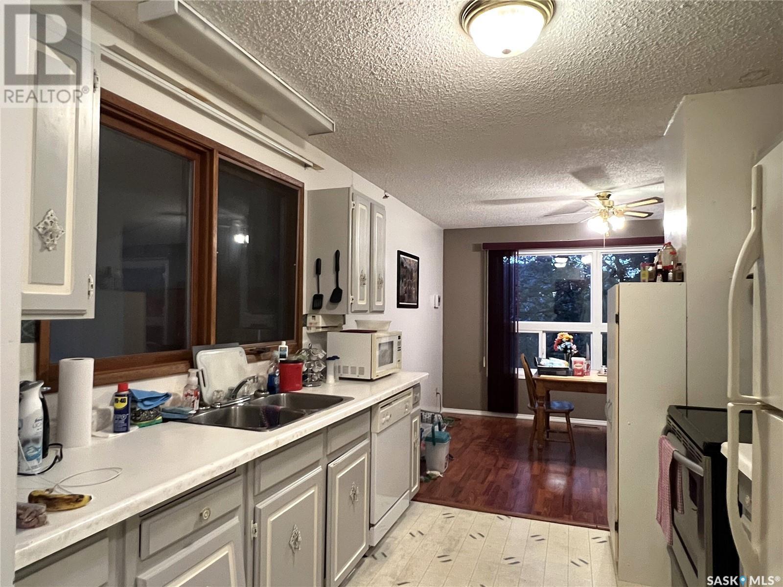 904 Railway Avenue, Loon Lake, Saskatchewan  S0M 1L0 - Photo 5 - SK986001