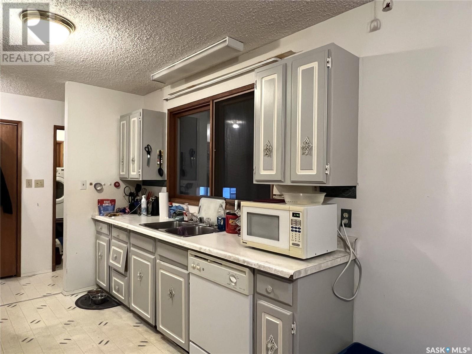 904 Railway Avenue, Loon Lake, Saskatchewan  S0M 1L0 - Photo 6 - SK986001