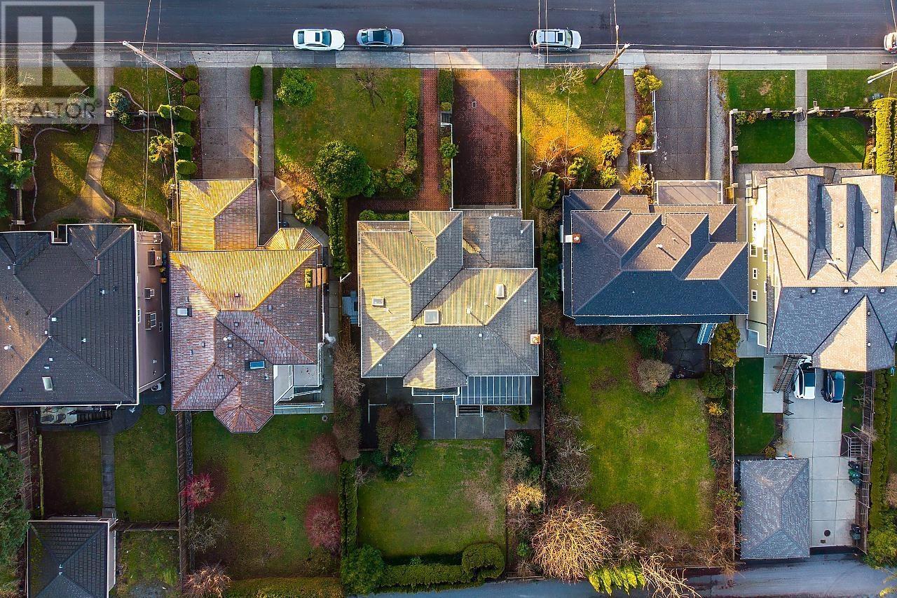 Property at 74 E 37TH AVENUE image 4