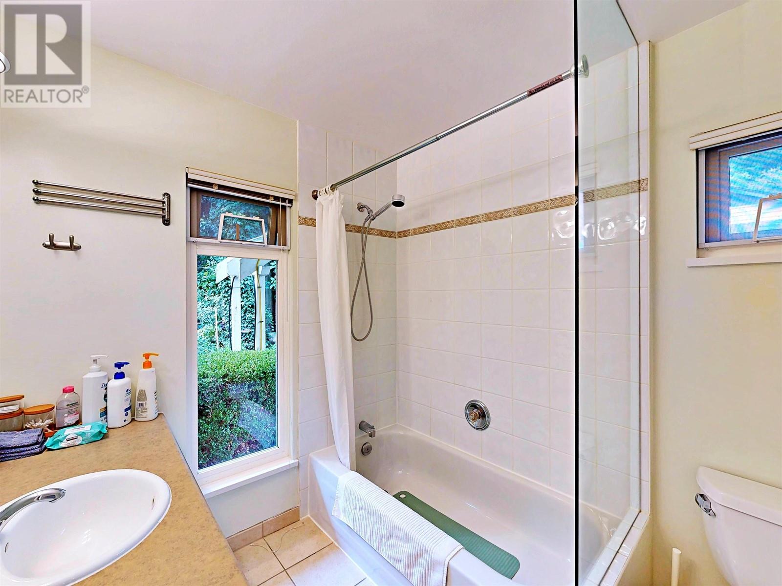 6477 Bruce Street, West Vancouver, British Columbia  V7W 2G7 - Photo 18 - R2935271