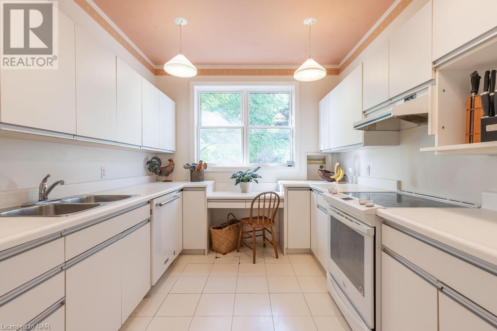 39 Salina Street, St. Catharines, Ontario  L2R 7N3 - Photo 12 - 40661999