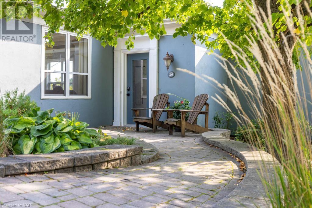 39 Salina Street, St. Catharines, Ontario  L2R 7N3 - Photo 3 - 40661999