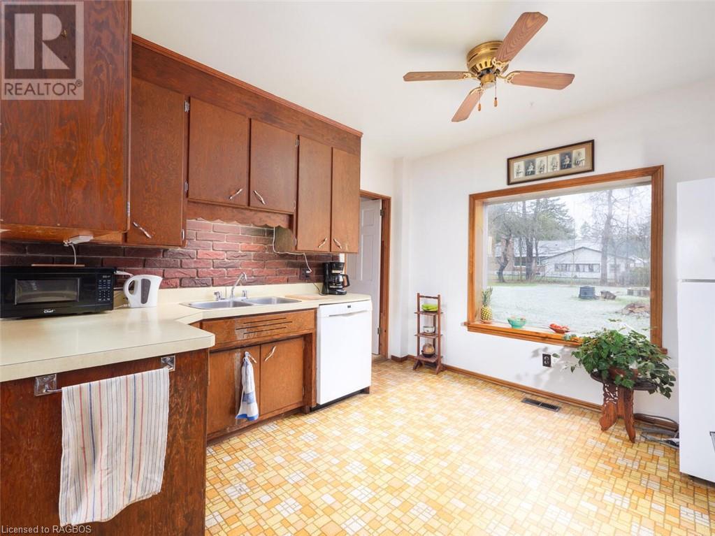 1604 8th Avenue W, Georgian Bluffs, Ontario  N4K 6B2 - Photo 16 - 40550935