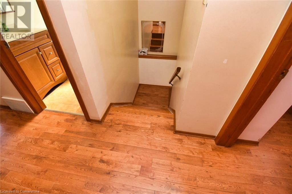 39 East 39th Street, Hamilton, Ontario  L8V 4G9 - Photo 11 - 40663493