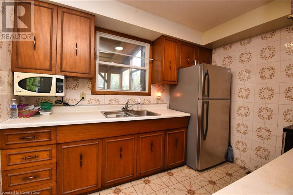 39 East 39th Street, Hamilton, Ontario  L8V 4G9 - Photo 7 - 40663493