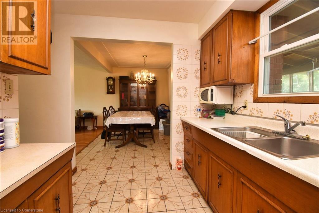 39 East 39th Street, Hamilton, Ontario  L8V 4G9 - Photo 9 - 40663493
