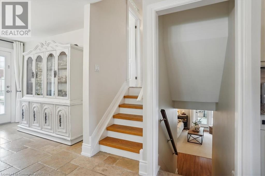 70 Country Club Drive, Hamilton, Ontario  L8K 5W2 - Photo 15 - 40663440