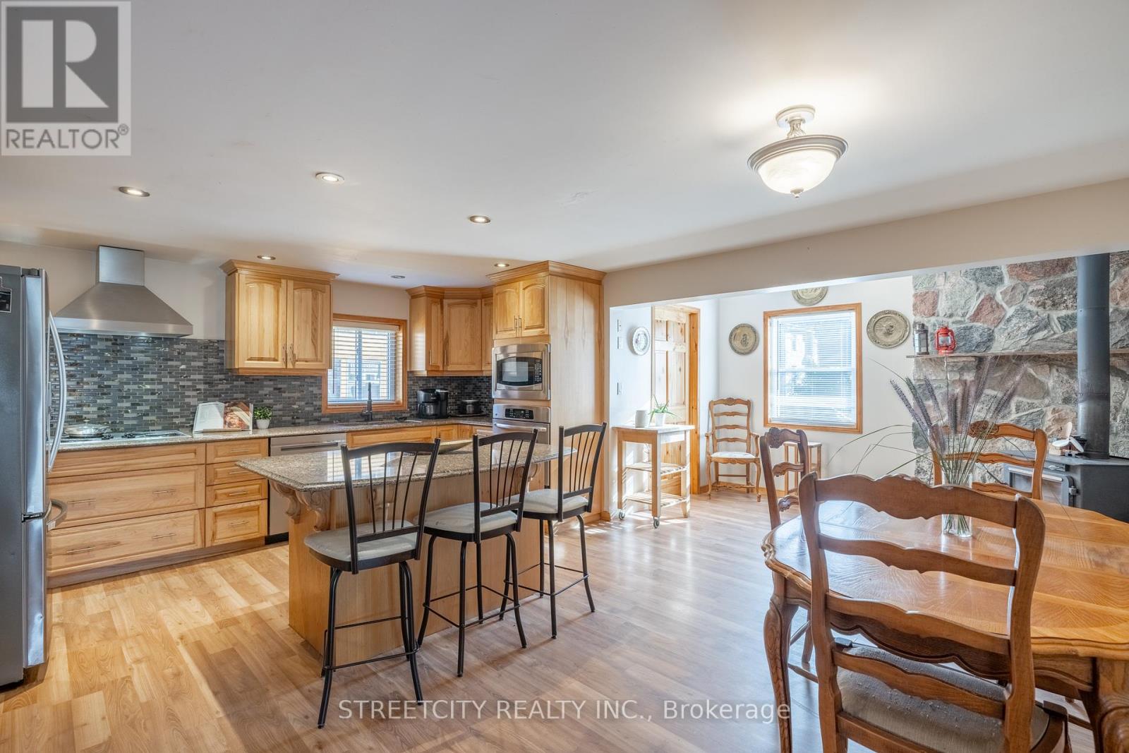 181 West Park Drive, North Middlesex (Parkhill), Ontario  N0M 2K0 - Photo 6 - X9397981