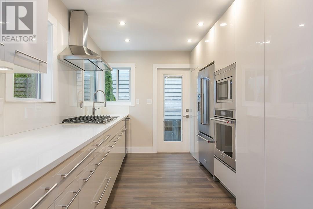 930 Wellington Drive, North Vancouver, British Columbia  V7K 1K9 - Photo 10 - R2935932