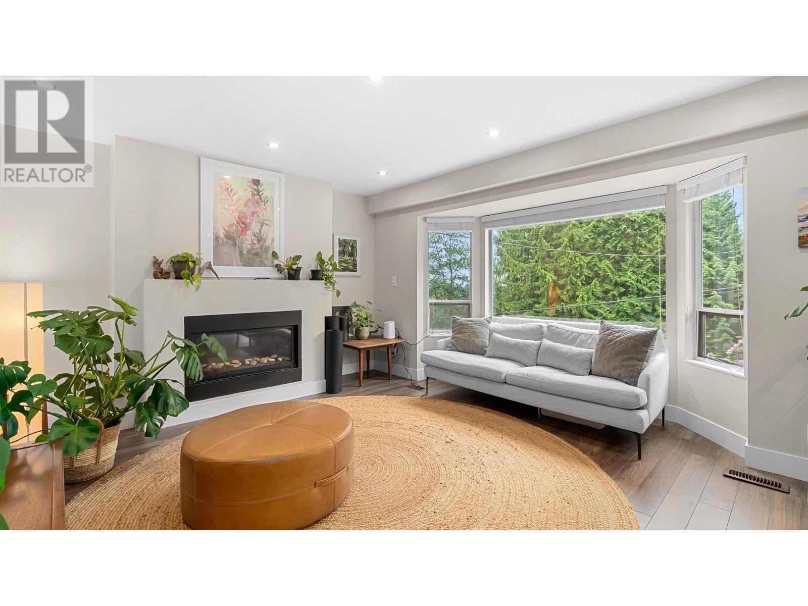 930 Wellington Drive, North Vancouver, British Columbia  V7K 1K9 - Photo 3 - R2935932