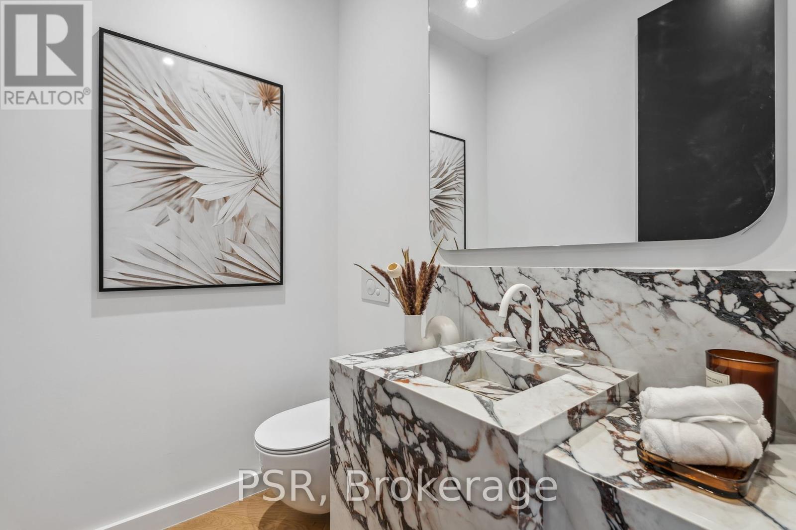 28a Wilberton Road, Toronto (Yonge-St. Clair), Ontario  M4V 1Z3 - Photo 6 - C9396335