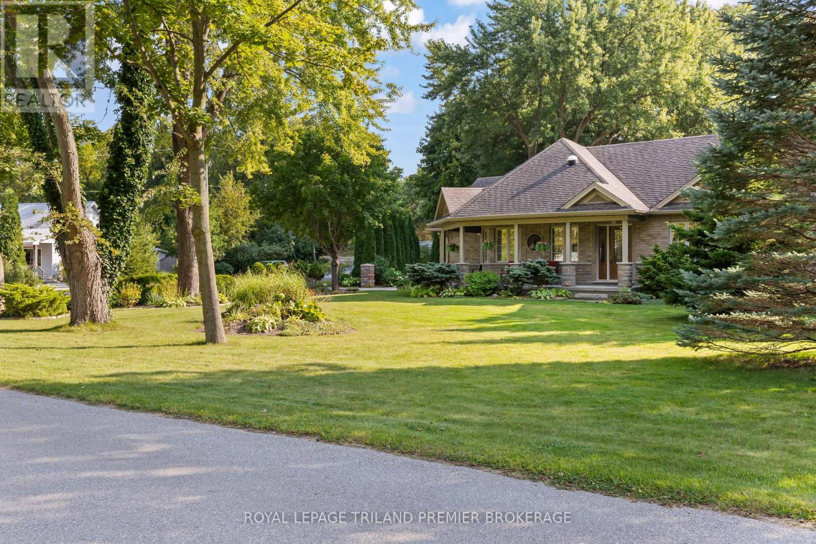 10093 Herbert Street, Lambton Shores, Ontario  N0M 2L0 - Photo 2 - X9398584