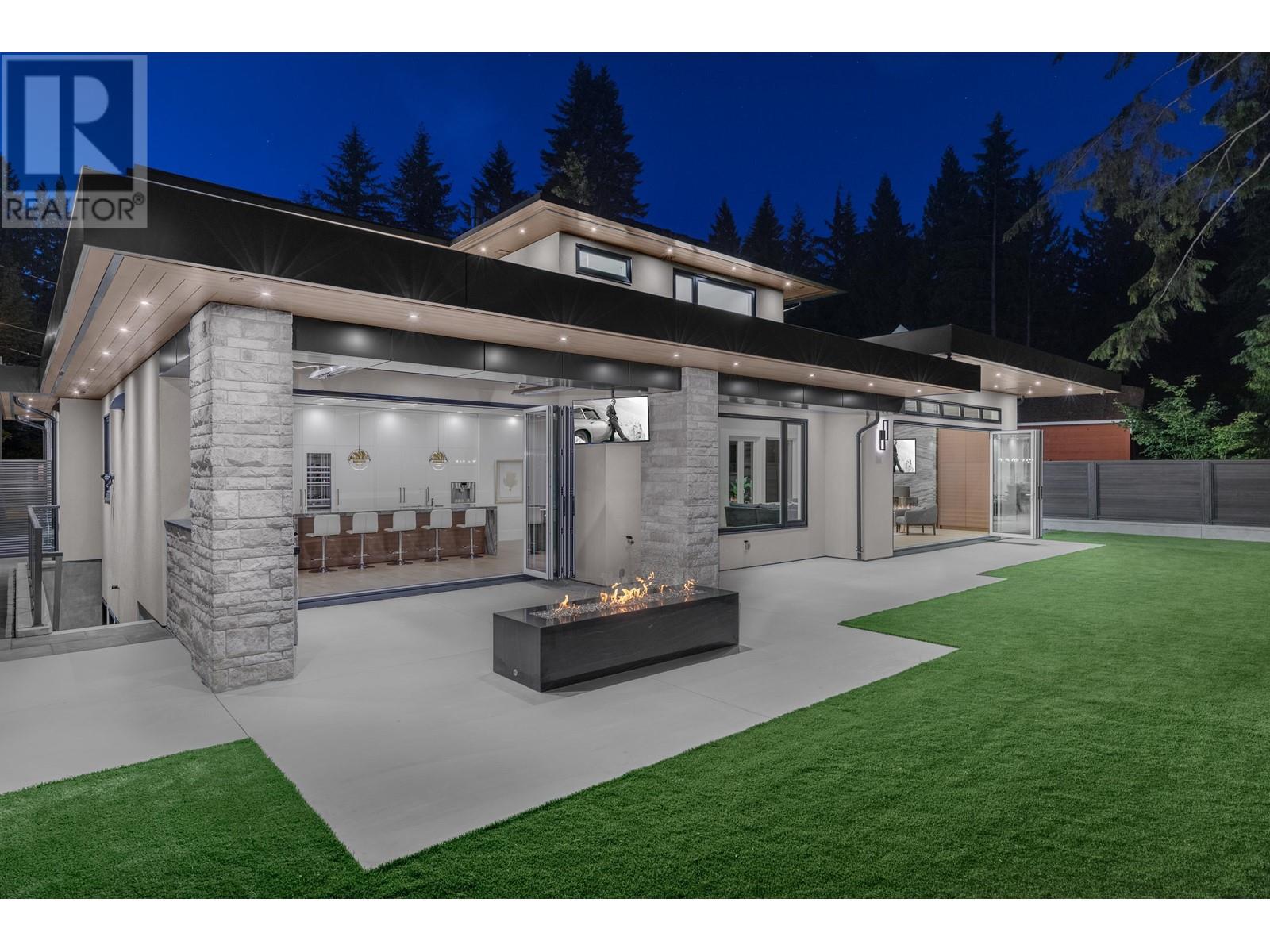 4332 Quinton Place, North Vancouver, British Columbia  V7R 4A7 - Photo 2 - R2936125