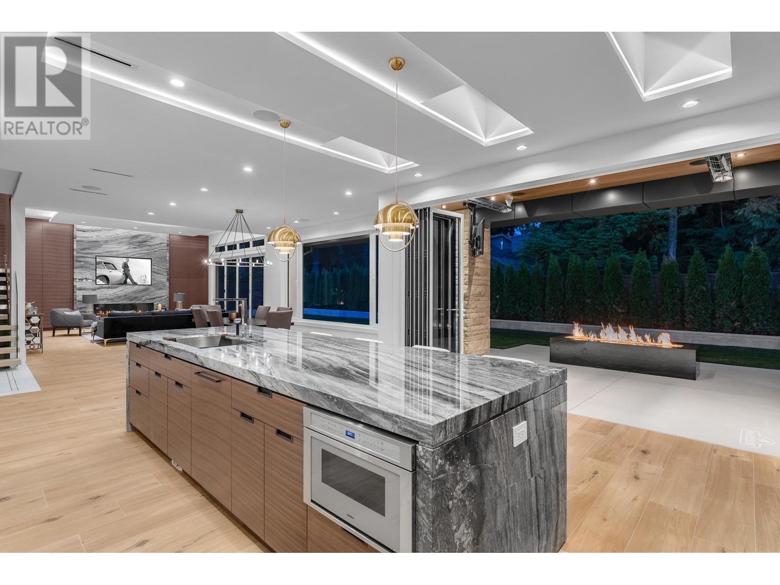 4332 Quinton Place, North Vancouver, British Columbia  V7R 4A7 - Photo 3 - R2936125