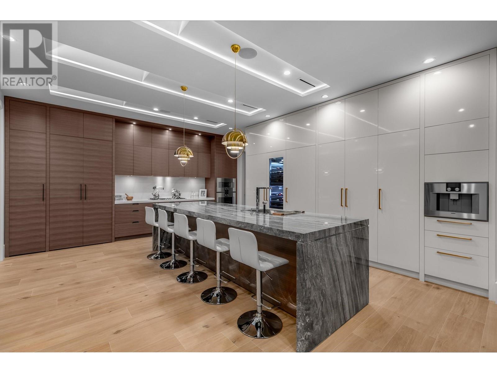 4332 Quinton Place, North Vancouver, British Columbia  V7R 4A7 - Photo 8 - R2936125