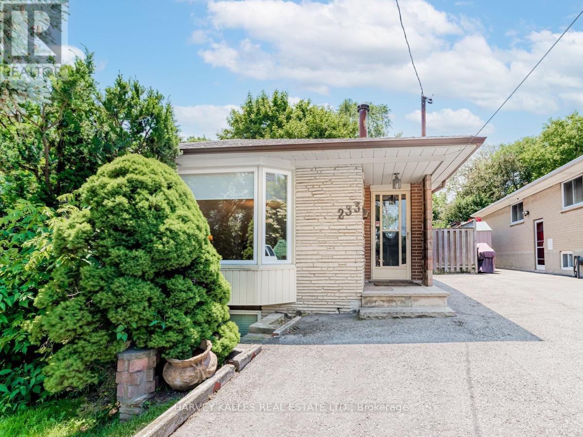 233 Woodsworth Road, Toronto (St. Andrew-Windfields), Ontario  M2L 2T5 - Photo 1 - C9397889