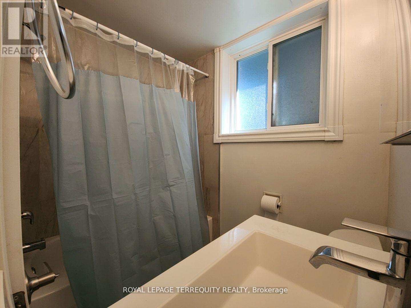 2 - 207 Trent Street E, Whitby, Ontario  L1N 1L7 - Photo 18 - E9398261