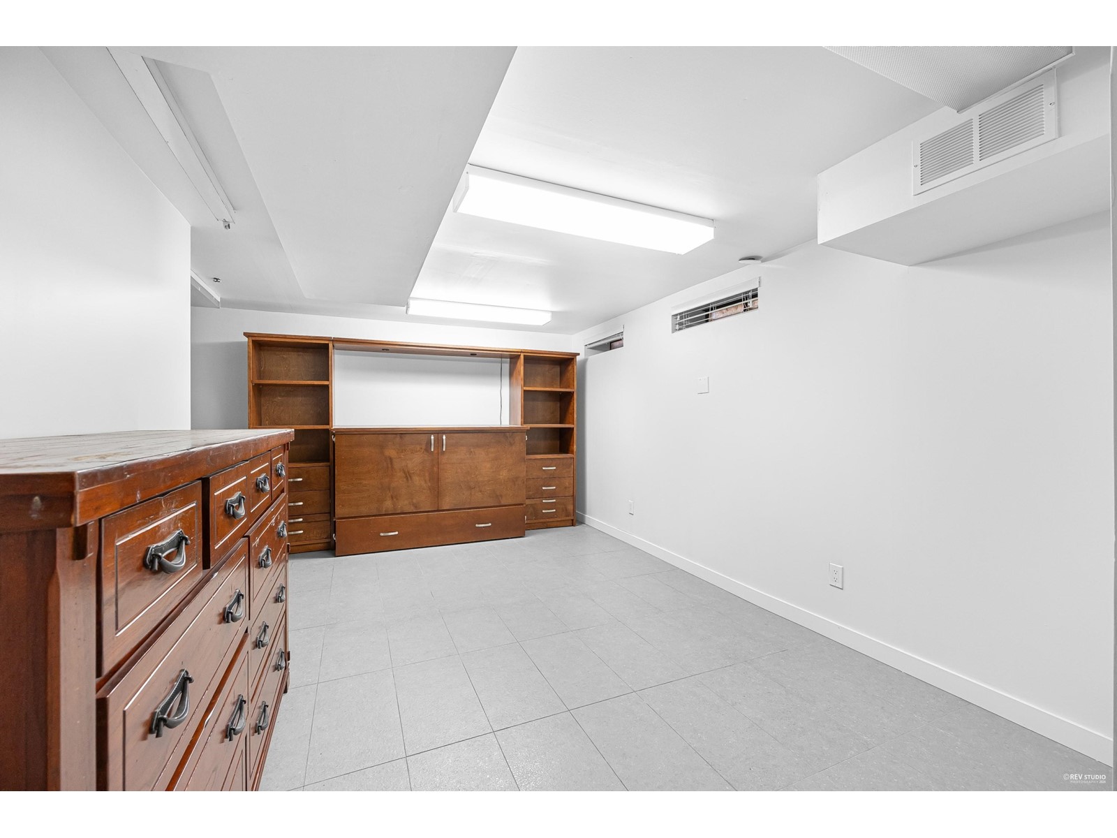 Property at 939 HABGOOD STREET image 2