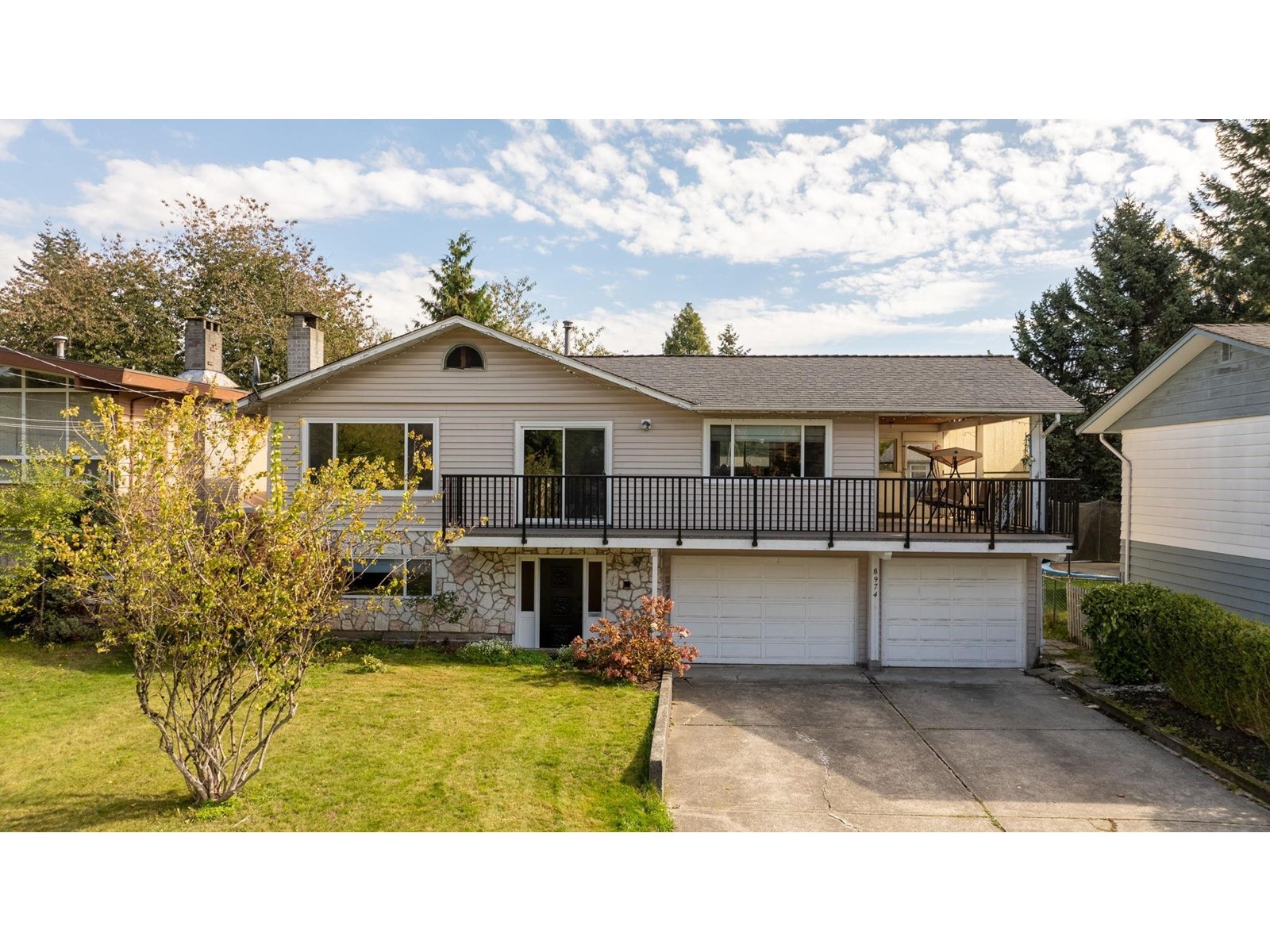 Property at 8974 116 STREET image 2