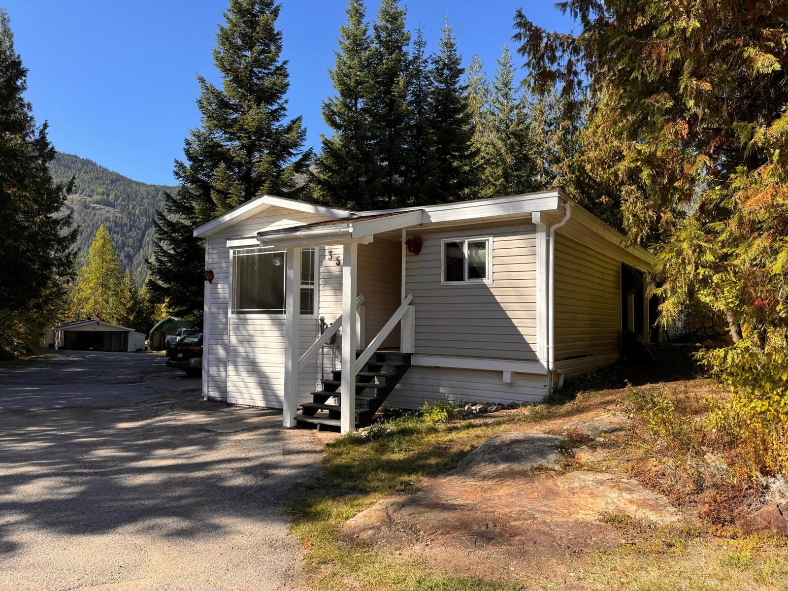 35 891 MONTE VISTA DRIVE, Rossland, British Columbia One Percent