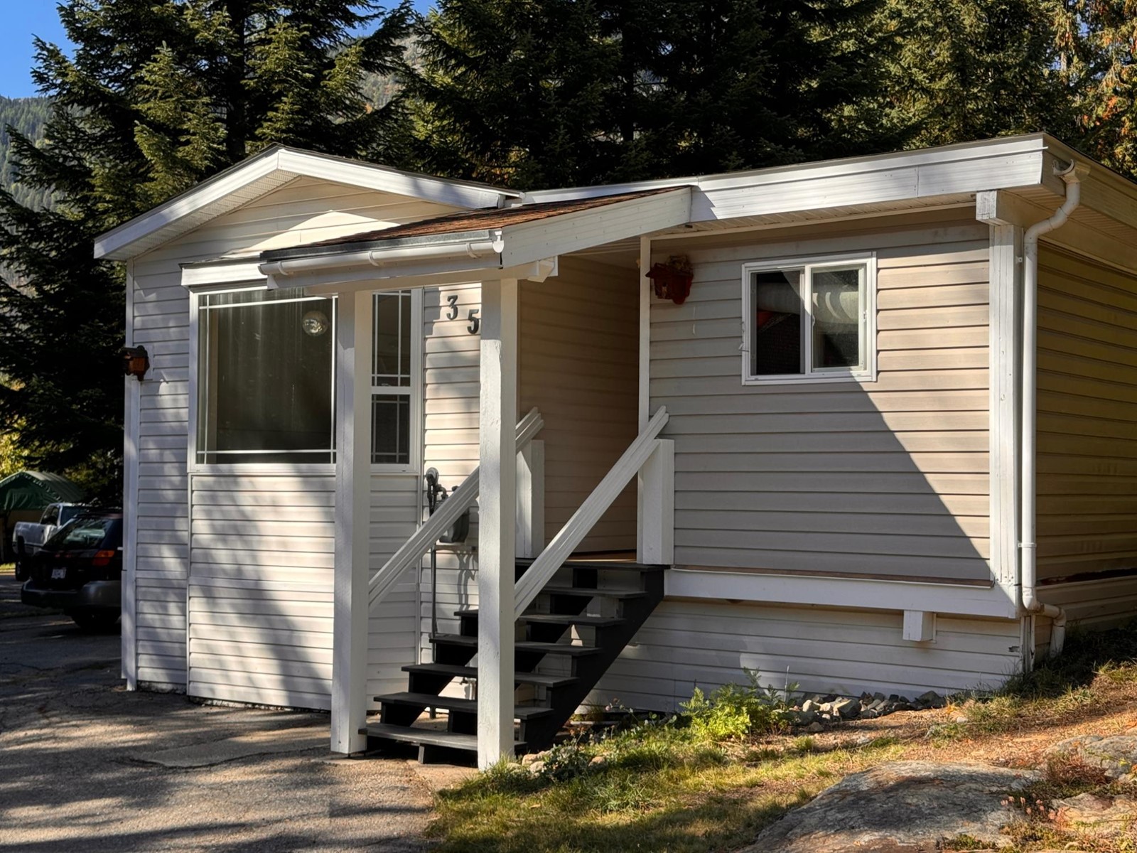 35 891 MONTE VISTA DRIVE, Rossland, British Columbia One Percent