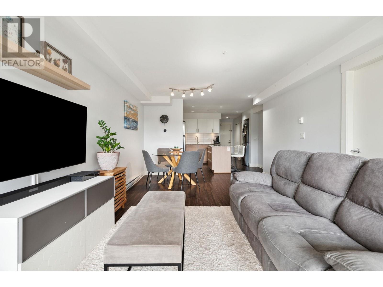 219 55 Eighth Avenue, New Westminster, British Columbia  V3L 0E8 - Photo 2 - R2936226