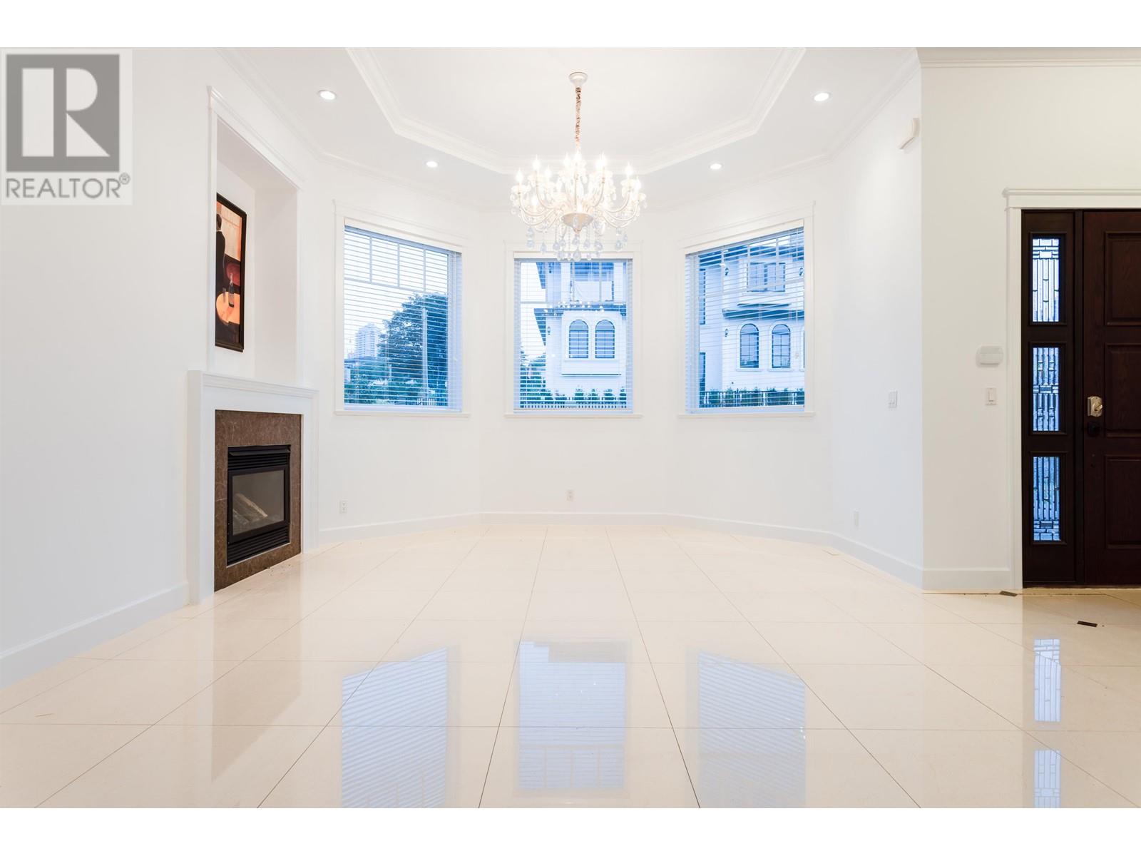 Listing Picture 16 of 30 : 4637 BUXTON COURT, Burnaby / 本拿比 - 魯藝地產 Yvonne Lu Group - MLS Medallion Club Member