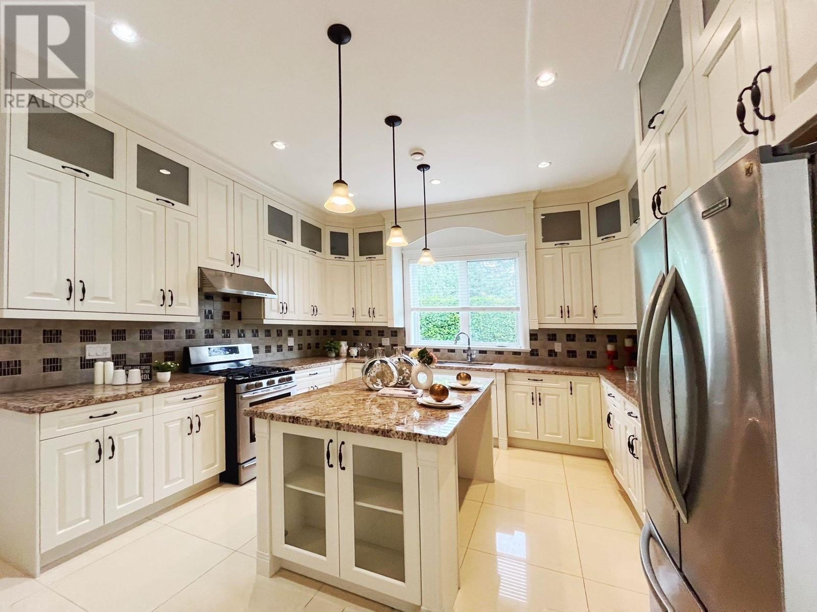 Listing Picture 7 of 30 : 4637 BUXTON COURT, Burnaby / 本拿比 - 魯藝地產 Yvonne Lu Group - MLS Medallion Club Member