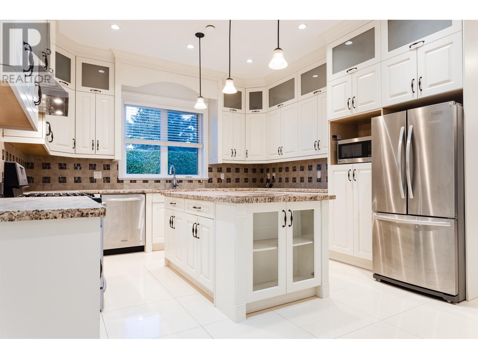 Listing Picture 8 of 30 : 4637 BUXTON COURT, Burnaby / 本拿比 - 魯藝地產 Yvonne Lu Group - MLS Medallion Club Member