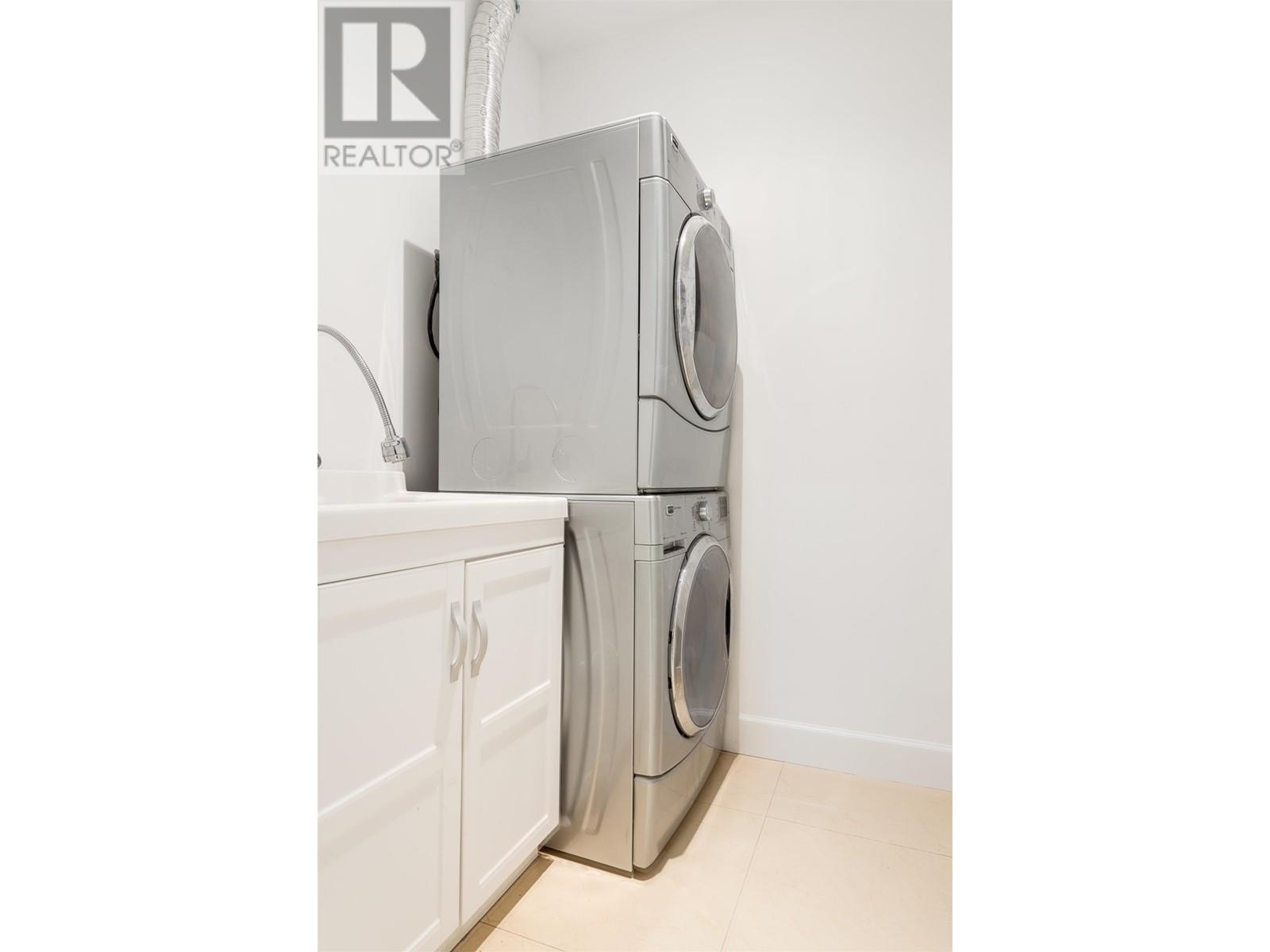 Listing Picture 27 of 30 : 4637 BUXTON COURT, Burnaby / 本拿比 - 魯藝地產 Yvonne Lu Group - MLS Medallion Club Member