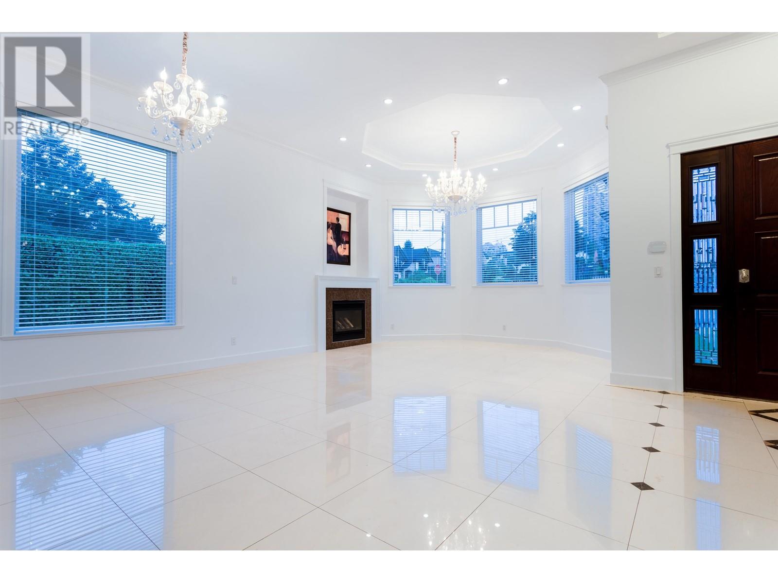 Listing Picture 15 of 30 : 4637 BUXTON COURT, Burnaby / 本拿比 - 魯藝地產 Yvonne Lu Group - MLS Medallion Club Member