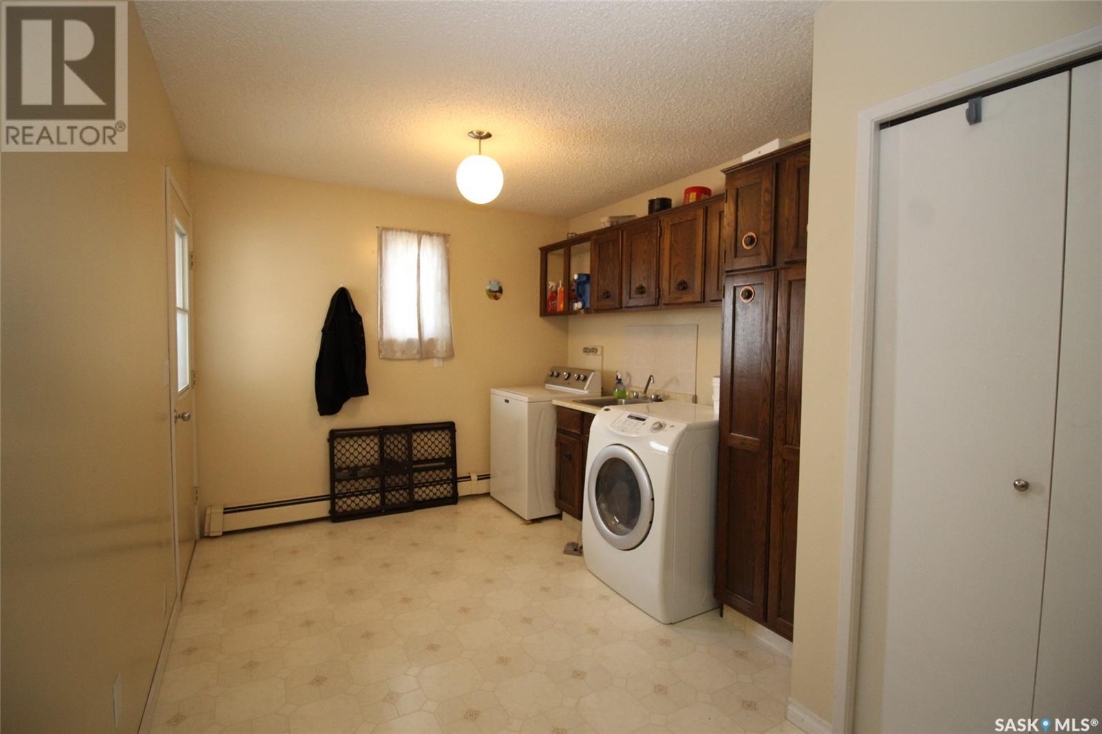 595 9th Street W, Shaunavon, Saskatchewan  S0N 2M0 - Photo 18 - SK986196