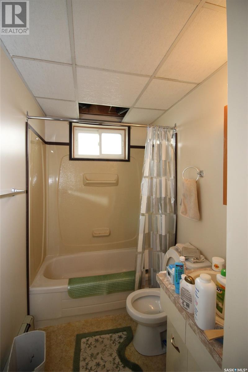 595 9th Street W, Shaunavon, Saskatchewan  S0N 2M0 - Photo 28 - SK986196