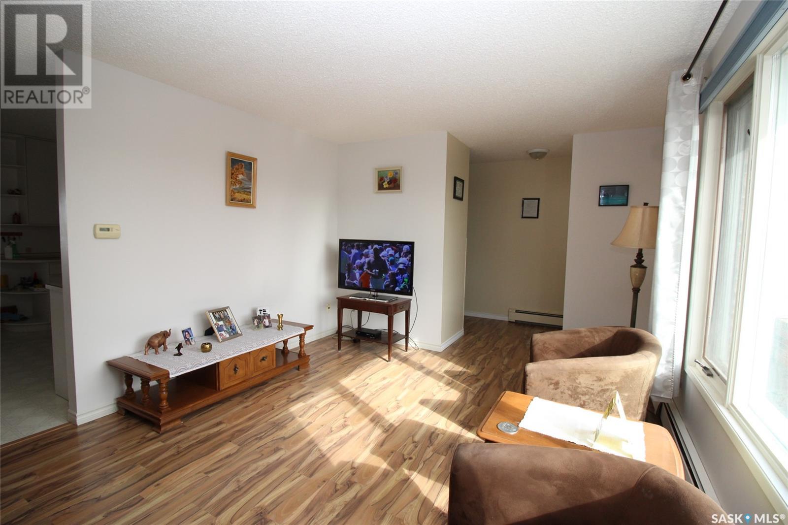 Property at 595 9th STREET W image 3