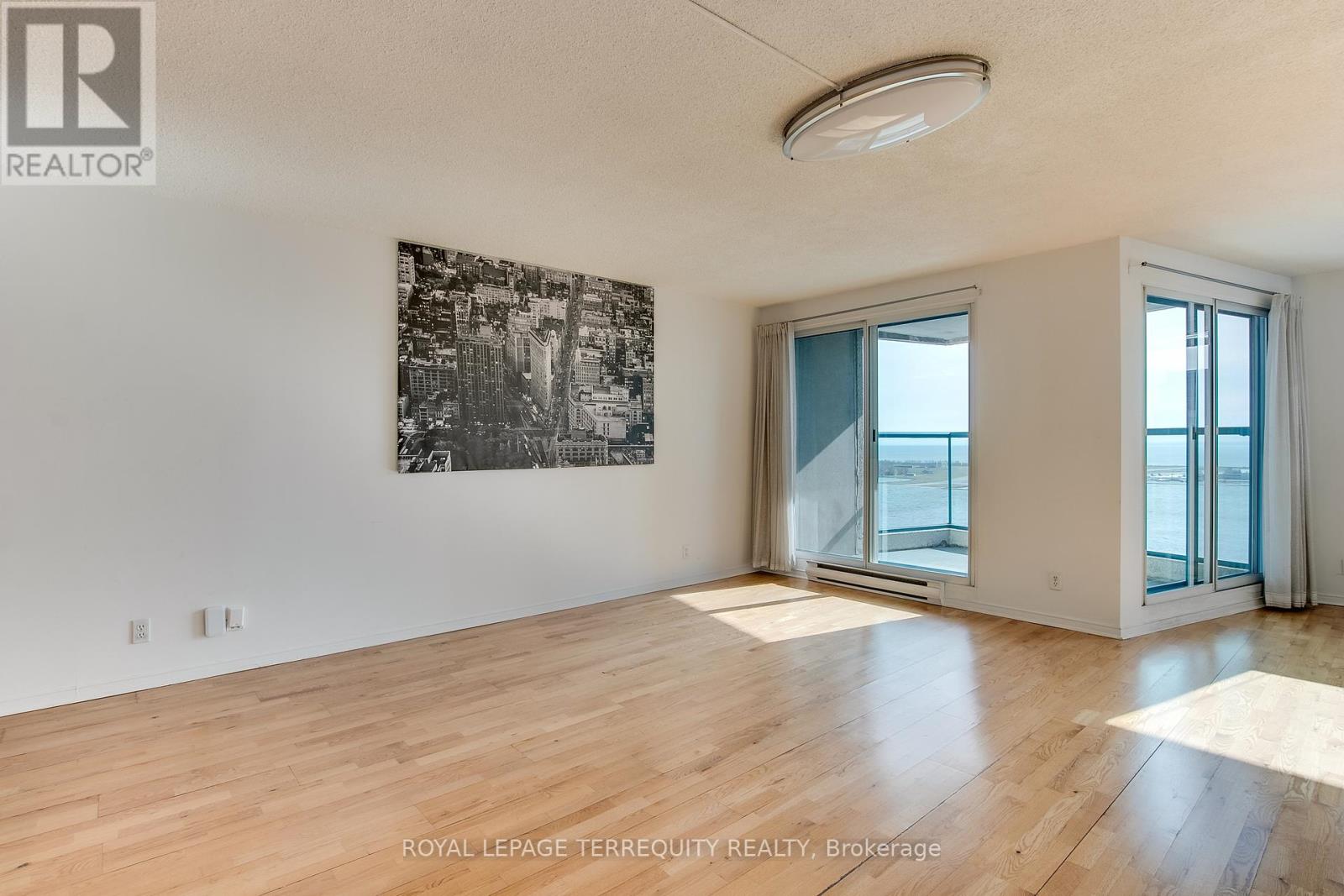 2812 - 77 Harbour Square, Toronto, Ontario  M5J 2S2 - Photo 6 - C9398579